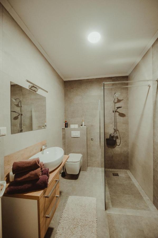 Apartman Lovric Ðakovo Bagian luar foto